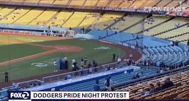 LA Dodgers play before empty stands