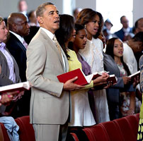 Obama makes rare appearance in church